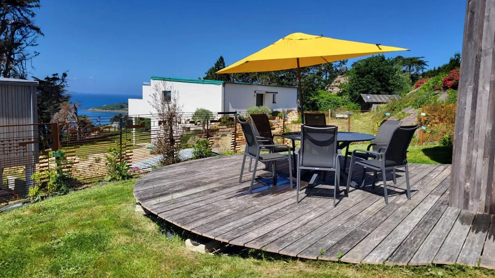 La Boite A Coucou, Appartement Pour 6 Personnes, Avec Jardin , Vue Mer, A 400 M De La Plage Pors Mabo Trébeurden 0*,  Frankrike